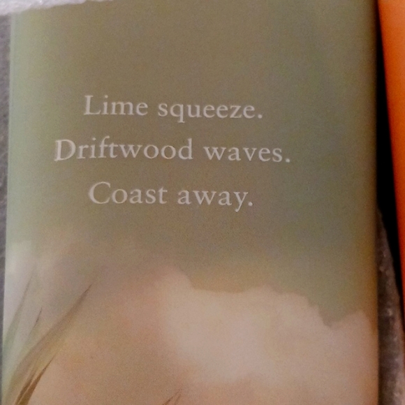 NWOT Victoria's Secret Oasis Blooms and Fresh Jade Fragrance Lotions - Picture 3 of 5